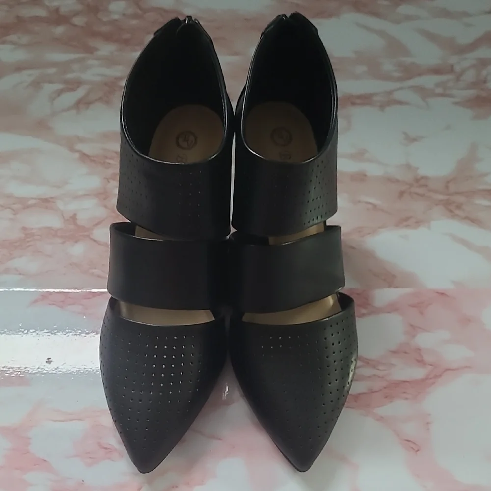 EUC Bella Vita Danica Pump Black Leather Heels Sz 10W
